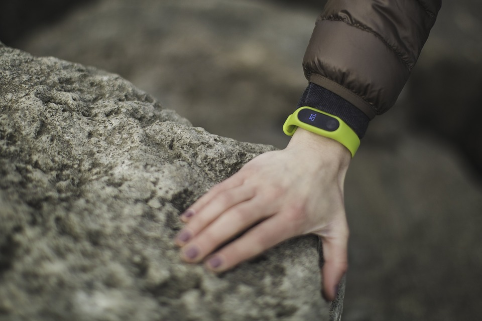 green-band-exercise-tracker-fitness-health-f