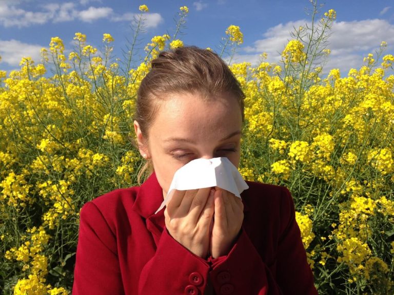 lady-with-spring-allergies