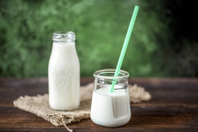 milk-with-straw