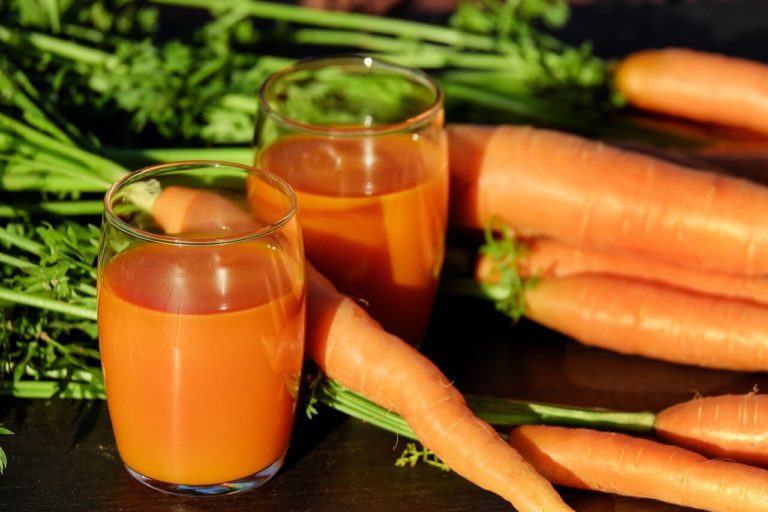carrot-juice-in-cup
